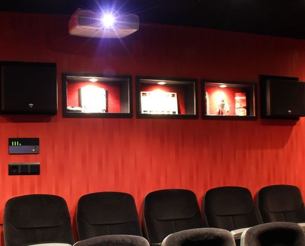 какие проекторы стоят в кинотеатрах